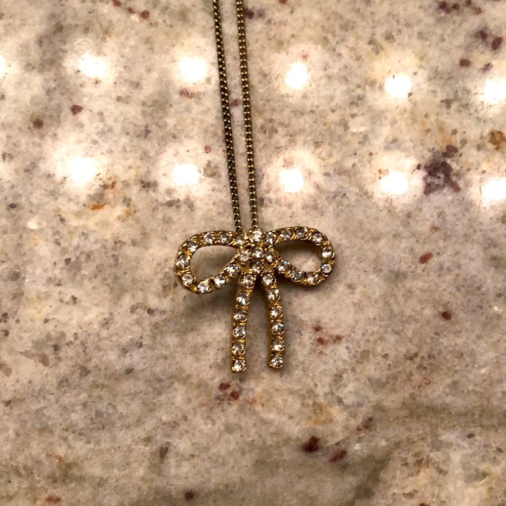3/$15 — Forever 21 Gold Bow Necklace